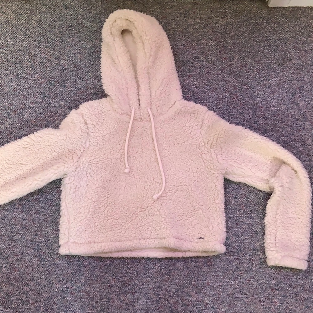 white fluffy hollister crop top with hoodie